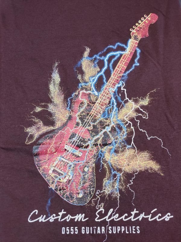 D555 T-shirt 'Lightning Bolt Guitar', bordo