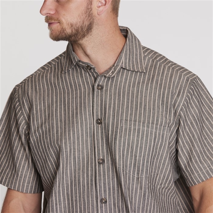 North 56°4 shirt m. borstzakje, beige gestreept