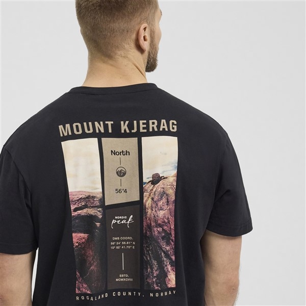 North 56°4 T-shirt rugprint 'Mount Kjerag', zwart