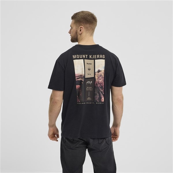 North 56°4 T-shirt rugprint 'Mount Kjerag', zwart