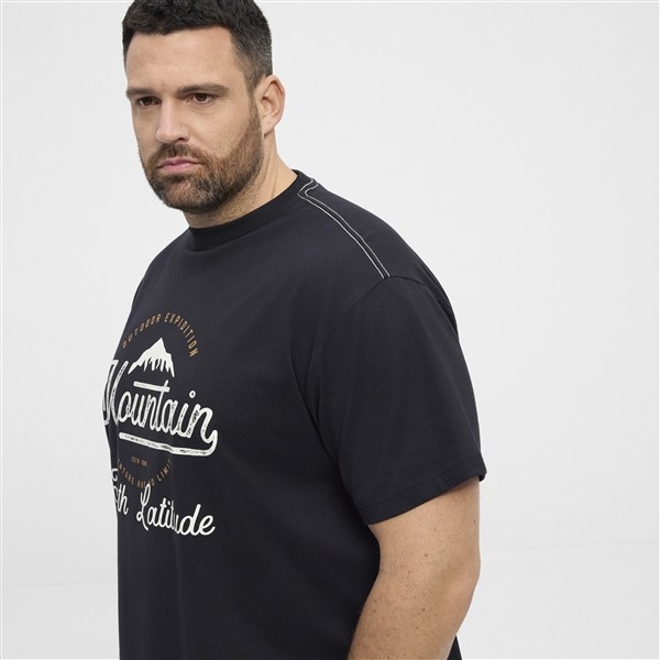 North Latitude T-shirt 'Mountain', zwart